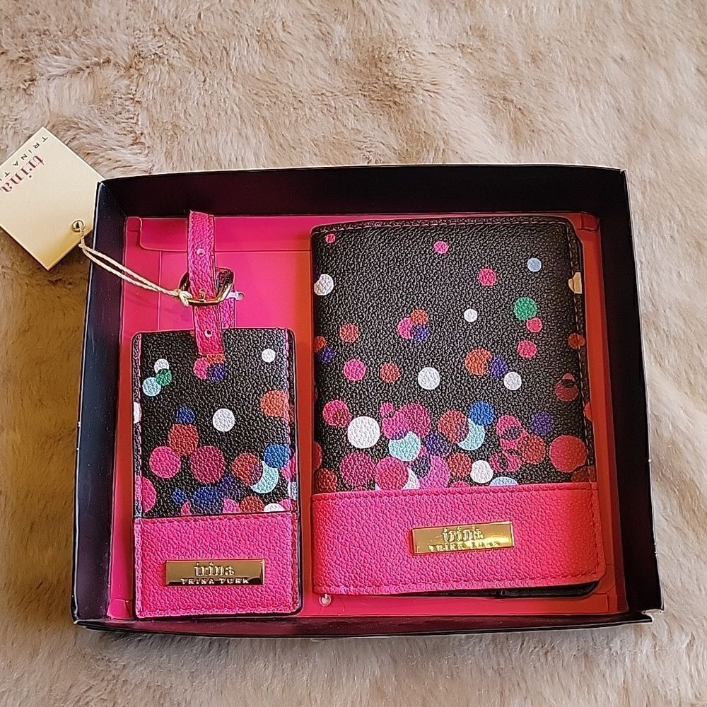TRINA TURK TRAVEL ACCESSORY SET, PASSPORT COVER AND LUGGAGE TAG - NEW